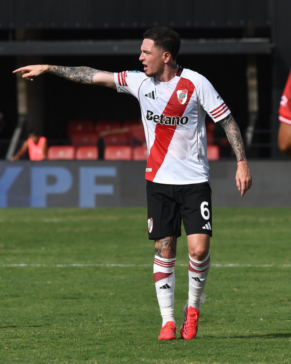 Hay gente que le baja el precio a Anibal Moreno, MAMITA. Cuando la pelota pasa por el siempre es otra cosa

EL MEJOR 5 DEL PAIS