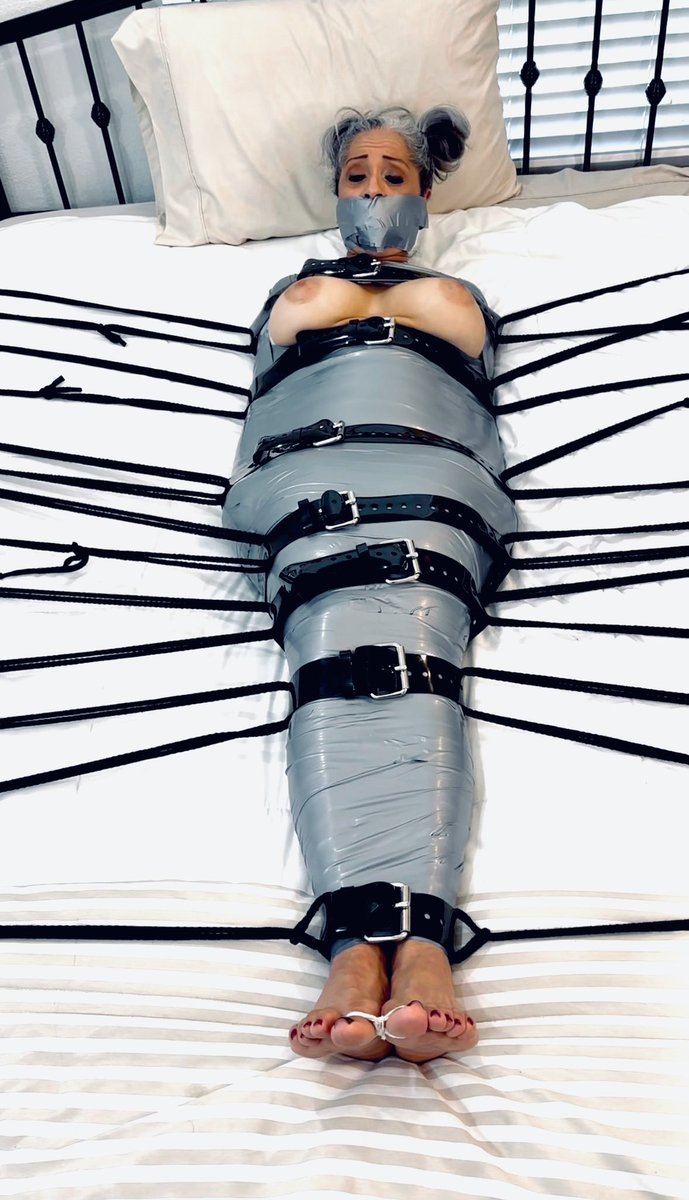 LunaDarling tweet media