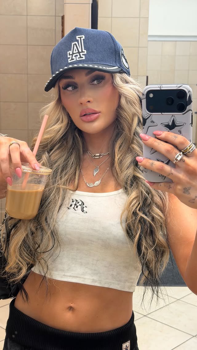 Spoiled & Dangerous.౨ৎ NOT @Tiffstrattonwwe. tweet media