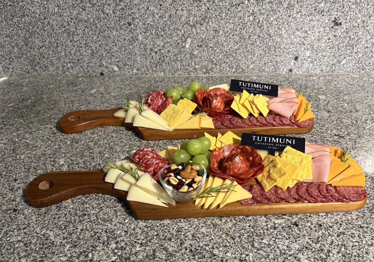 Mis clientes fieles nunca han sido mis amigos o mi familia, han sido desconocidos que se volvieron estimados y algunos amigos ya con el tiempo ! El cariño inmenso siempre y la gratitud porque ya estamos por cumplir 4 años y nunca han dejado de pedir Tutimuni Piqueos ♥️
Hoy,