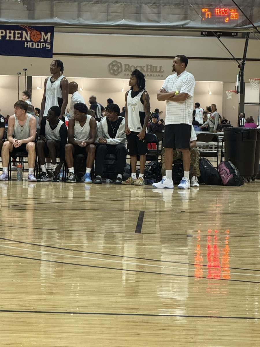 Jalyn_Dwane's tweet photo. Played my last high school game today. Want to thank all my coaches, trainers, teachers and everyone that has had an impact on my life. This is just the beginning and I’m excited to see what the future holds for me! #0out! https://t.co/Z9VKTtclEl