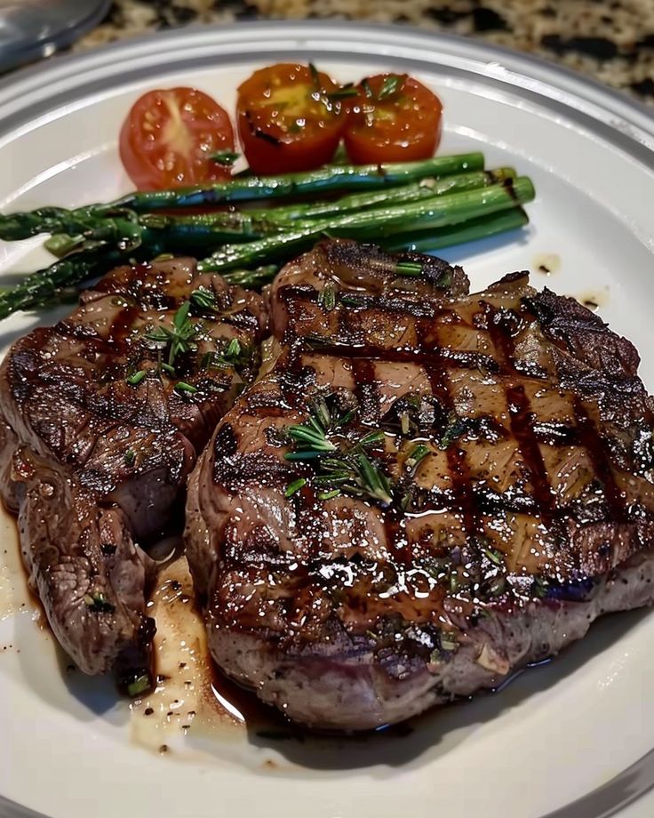 adventure_bloom's tweet photo. Name one thing better than steak 🥩? https://t.co/7dpegXbX9t
