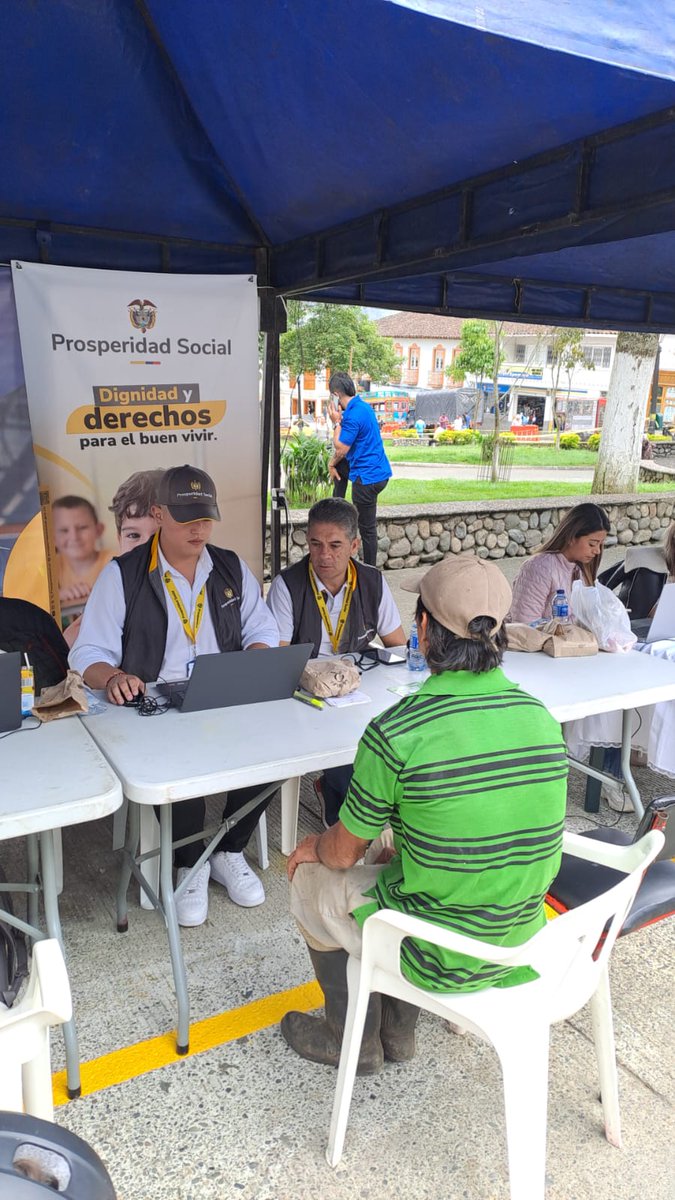 ProsperidadCol's tweet image. ¡Más cerca de los caldenses! 📍 En #Aguadas y #Aranzazu, #Caldas realizamos la Feria Descentralizada de Servicios, y acercamos nuestra oferta a la comunidad. 🧑‍🤝‍🧑

También adelantamos una importante mesa de trabajo con @Corpocaldas y las alcaldías para articular nuestra oferta