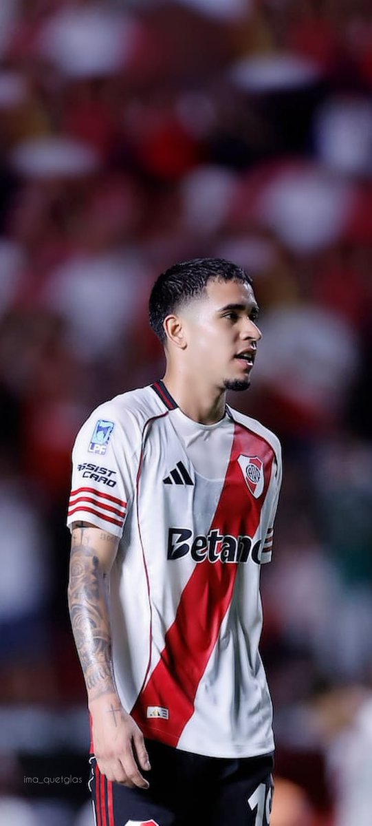 LaCantera_LCDF's tweet photo. Centro de Kendry Páez y llega el gol del Millonario ⚪🔴. River se va al entre tiempo con una victoria parcial de 1-0. Primera parte interesante del ecuatoriano.👀💎 https://t.co/AYj9NyRc98