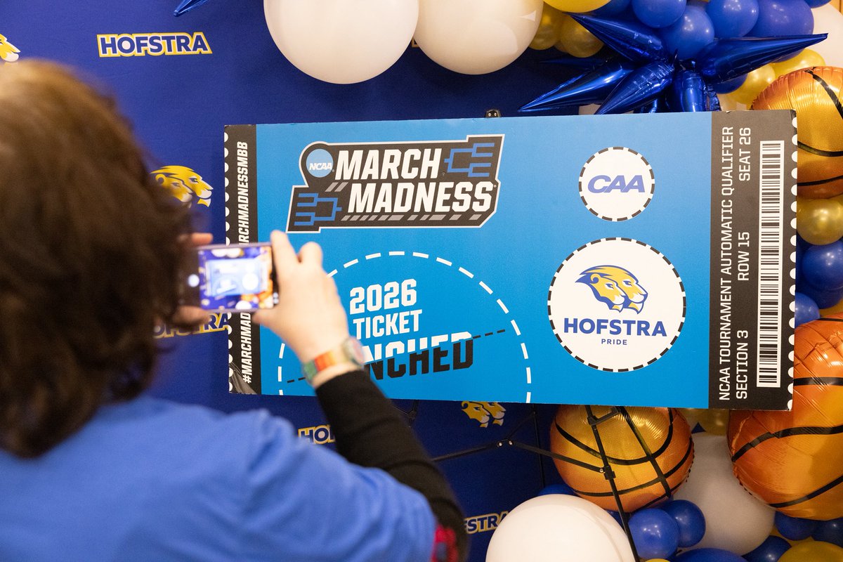 HofstraMBB's tweet photo. Scenes from #SelectionSunday at @HofstraU ❗️🦁

Thanks to everyone who joined us tonight in the Sondra and David S. Mack Student Center Multipurpose Room to watch the @MarchMadnessMBB Selection Show!

#PrideOfLI https://t.co/hntS09fTNd