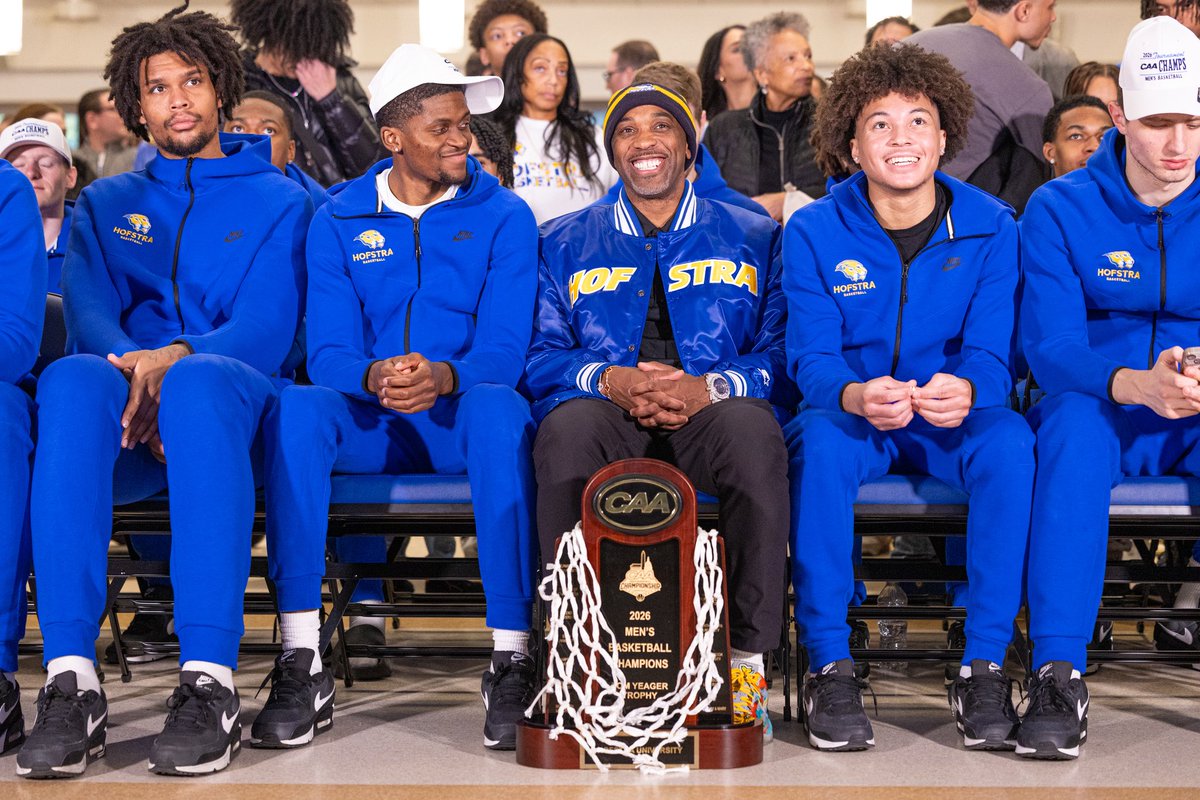HofstraMBB's tweet photo. Scenes from #SelectionSunday at @HofstraU ❗️🦁

Thanks to everyone who joined us tonight in the Sondra and David S. Mack Student Center Multipurpose Room to watch the @MarchMadnessMBB Selection Show!

#PrideOfLI https://t.co/hntS09fTNd