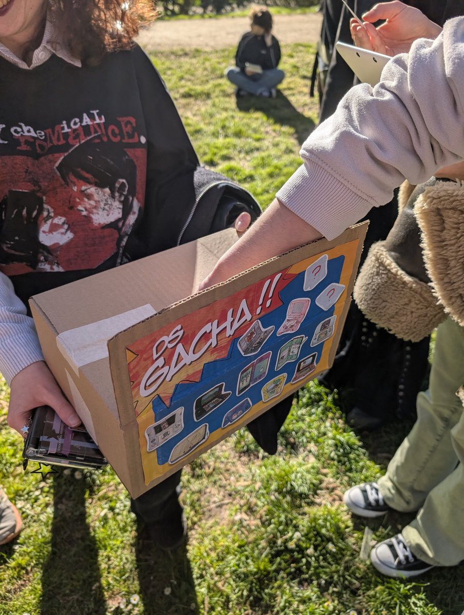 scarsalx's tweet photo. Me encanta lo ingeniosos que sois 😭
Hubo un gacha de pegatinas de Nintendo https://t.co/cVW1zQgDJR