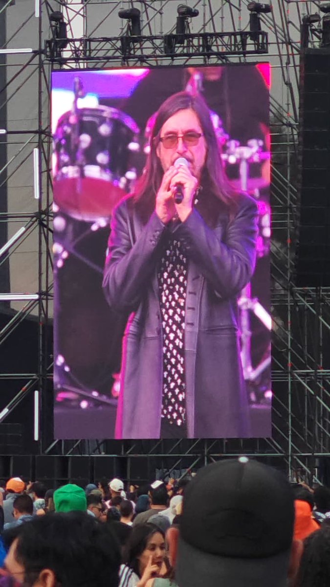 cdmx_diario's tweet photo. 🎤🎸🇲🇽 Santa Sabina en el @vivelatino
#DiarioCDMX en el #ViveLatino
📹: Vladimir Soto https://t.co/501aNO0LaO