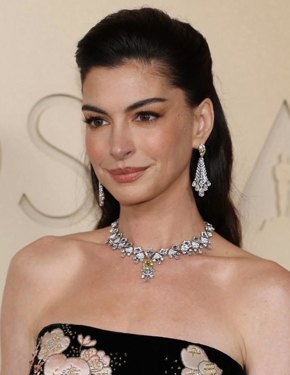 Anne Hathaway at the 2026 #Oscars