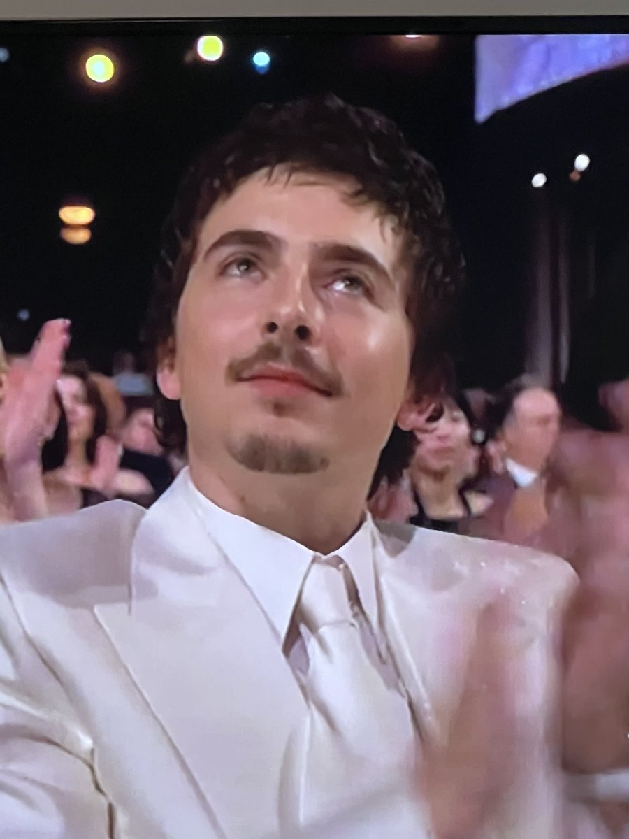 housingmygreg's tweet photo. guys what happened to him #oscars https://t.co/mdLqp7UnP1