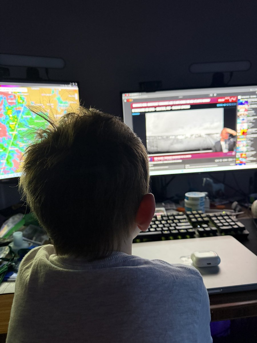 cgittus's tweet photo. @ryanhallyall my kids love watching the storm coverage here in Avon, Indiana. https://t.co/9fBoSpZeGI