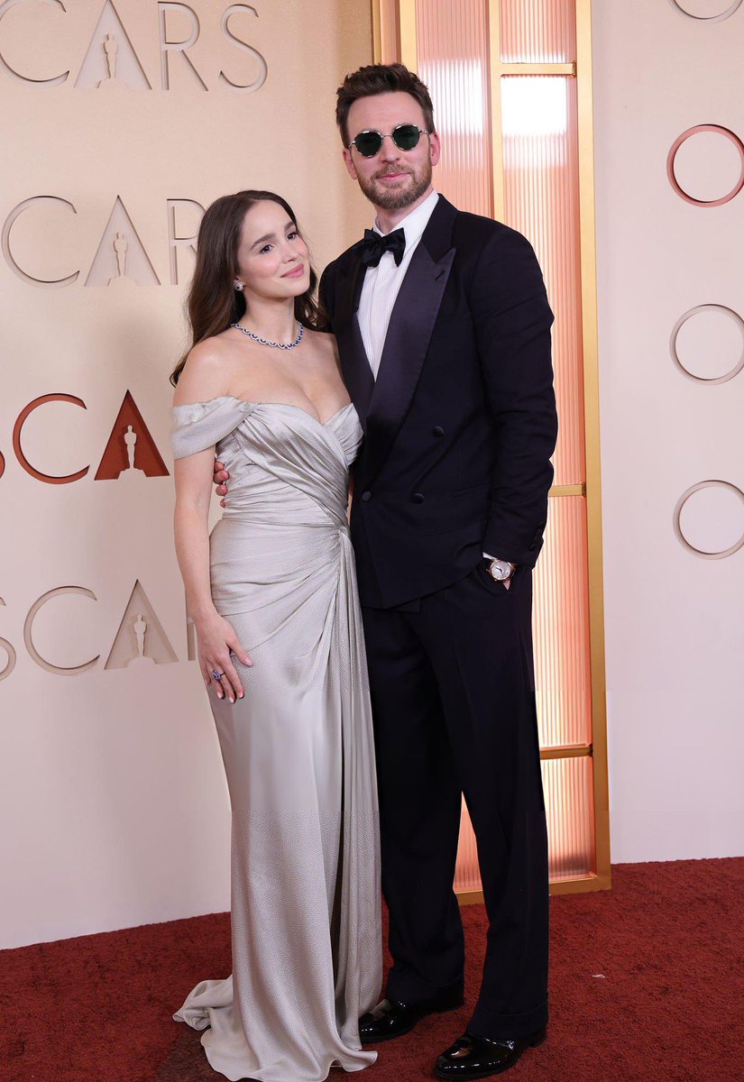 La primera aparición de Chris Evans y Alba Baptista desde que tuvieron a su bebé 💖

#Oscars2026