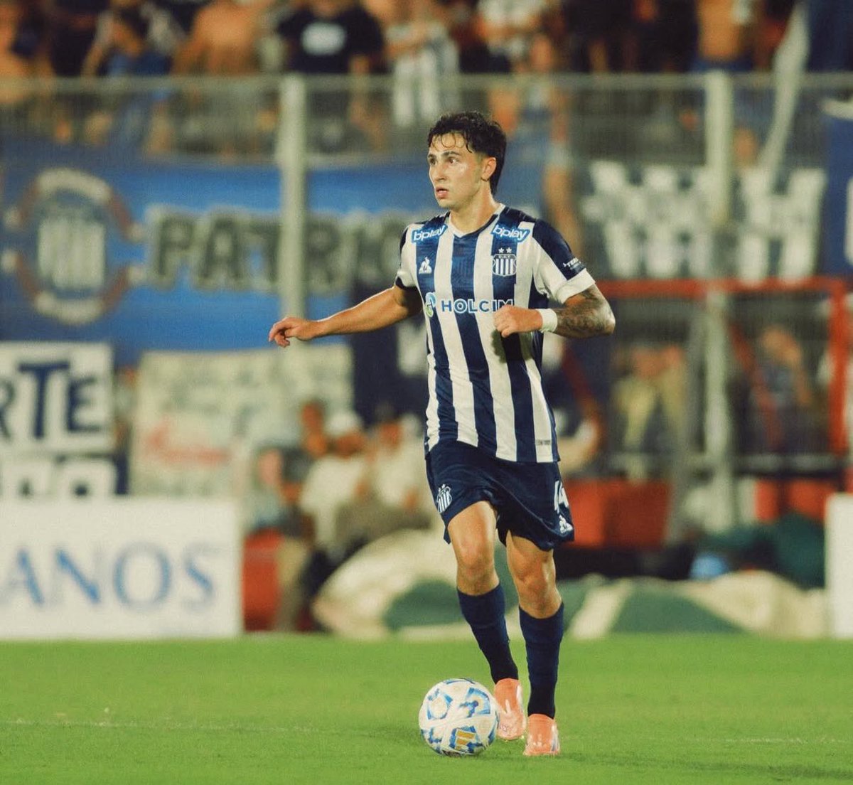 Jugar bien es una cosa, tener carácter y mentalidad es otra muy diferente. De alguna forma, Santiago Fernández tiene todo. Cada día se destaca más.