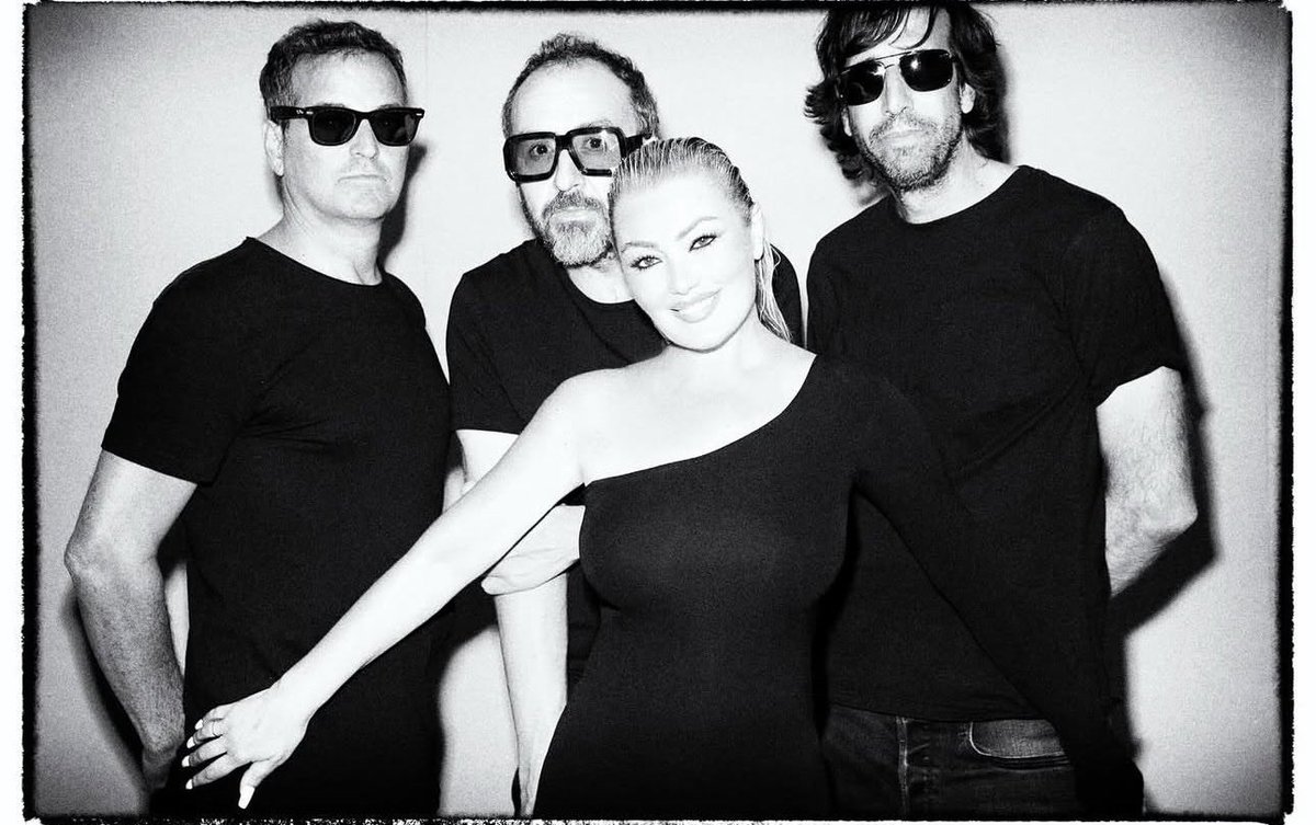 Formula_Music's tweet photo. ¡Para antes del comienzo de la gran gira de La oreja de Van Gogh se espera nuevo single oficial y a finales de año nuevo disco!

¡Dale ❤️ si te mueres de ganas de escuchar nueva música del grupo! https://t.co/FxJd1yJFrl