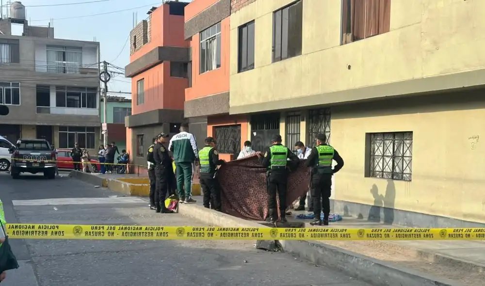 mplimanorte's tweet photo. #Urgente 🚨 | El Cuarto Despacho de la Tercera Fiscalía Penal de Lima Norte inició investigación preliminar por el delito de homicidio en agravio de Anthony Valverde (25), quien fue acribillado cuando caminaba por la primera zona de Tahuantinsuyo, en Independencia. https://t.co/QpyFORSG6y