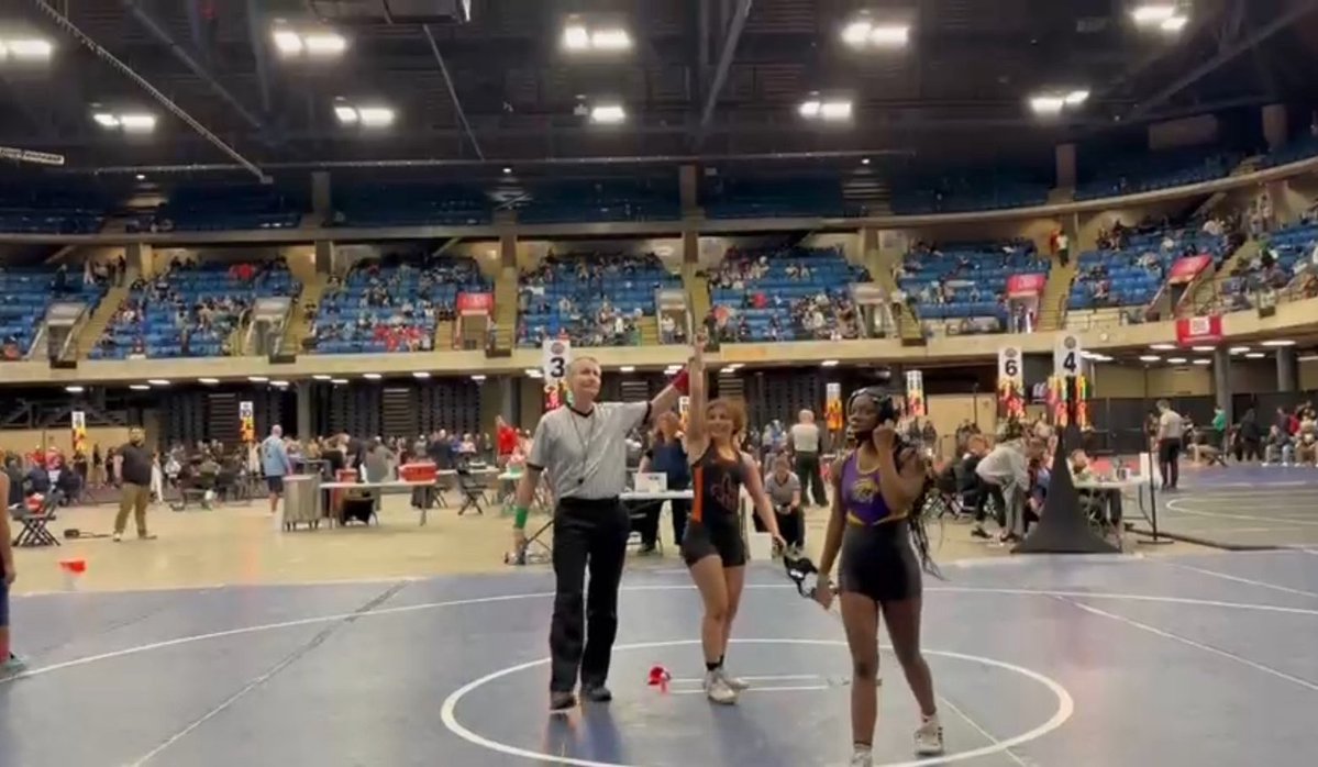 St. Charles East Girls Wrestling tweet media