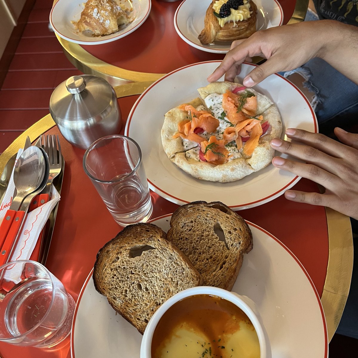 nanda 🍉 tweet media