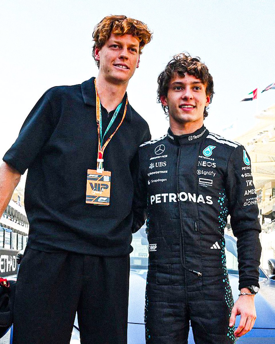 Questa mattina ci siamo svegliati con la vittoria di Kimi in F1, la prima di un italiano dopo 20 anni.  

Adesso andiamo a dormire col 25° titolo in carriera di Jannik, il 6° in un Masters 1000.   

Il primo pensiero di Jan è stato subito omaggiare Kimi con il messaggio sulla