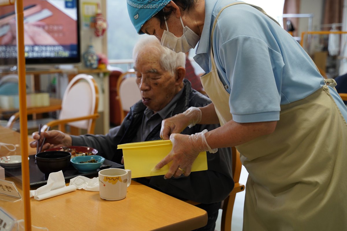 howagroup's tweet photo. 2月25日、鳥羽豊和苑にて冬限定メニュー「海鮮ちらし寿司」を提供しました。
全館で実施し、彩り豊かな献立に「おいしいです」との声も聞かれ、和やかな時間となりました。
豊和グループでは季節を感じられるお食事を大切にしています。 https://t.co/3U2Brgiff6