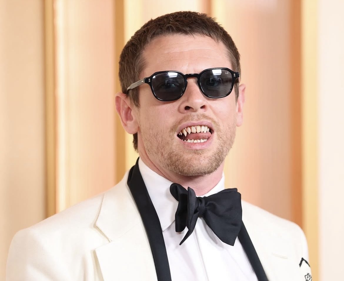 jack o’connell’s left pinky tweet media