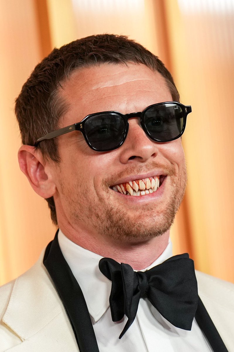 jack o’connell’s left pinky tweet media