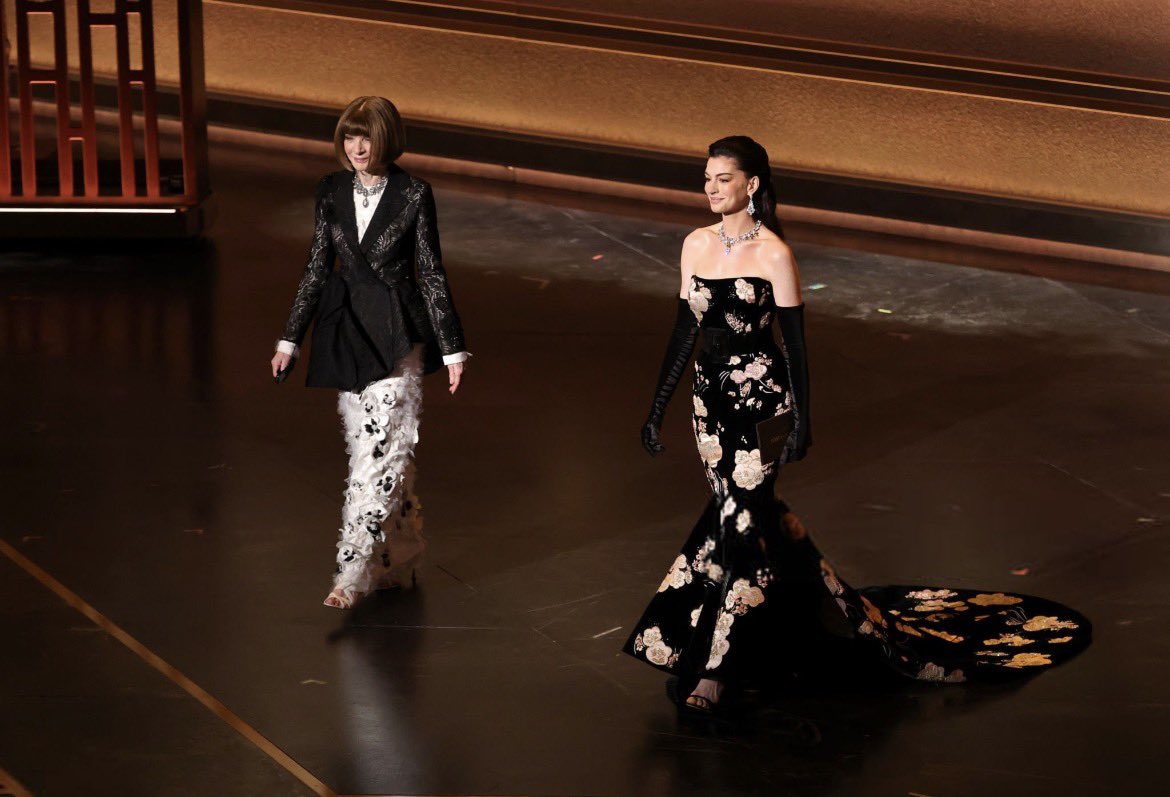 Anne Hathaway Brasil 👠 tweet media