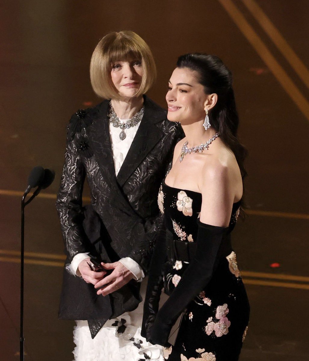 Anne Hathaway Brasil 👠 tweet media