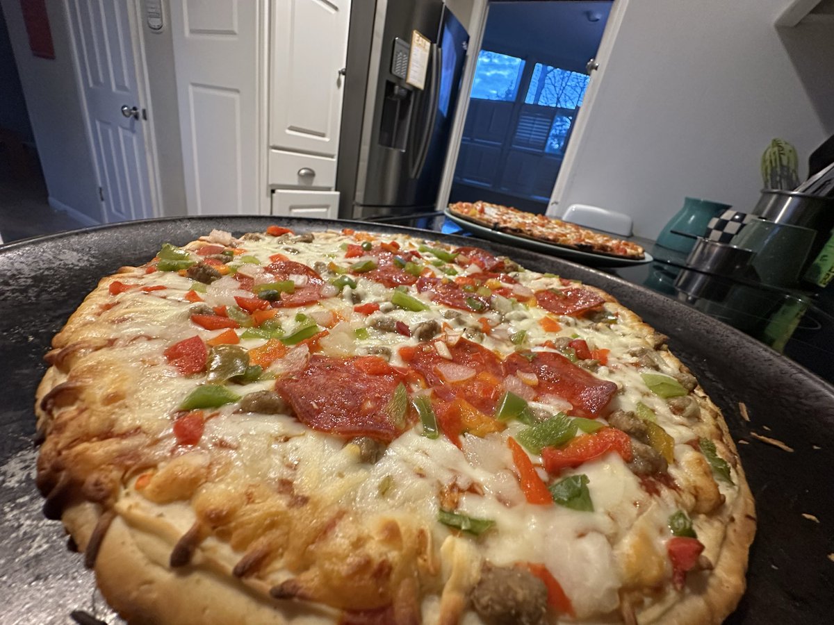 ofofilms's tweet photo. marty supreme pizza
#Oscars https://t.co/ZDzoXBoMjH