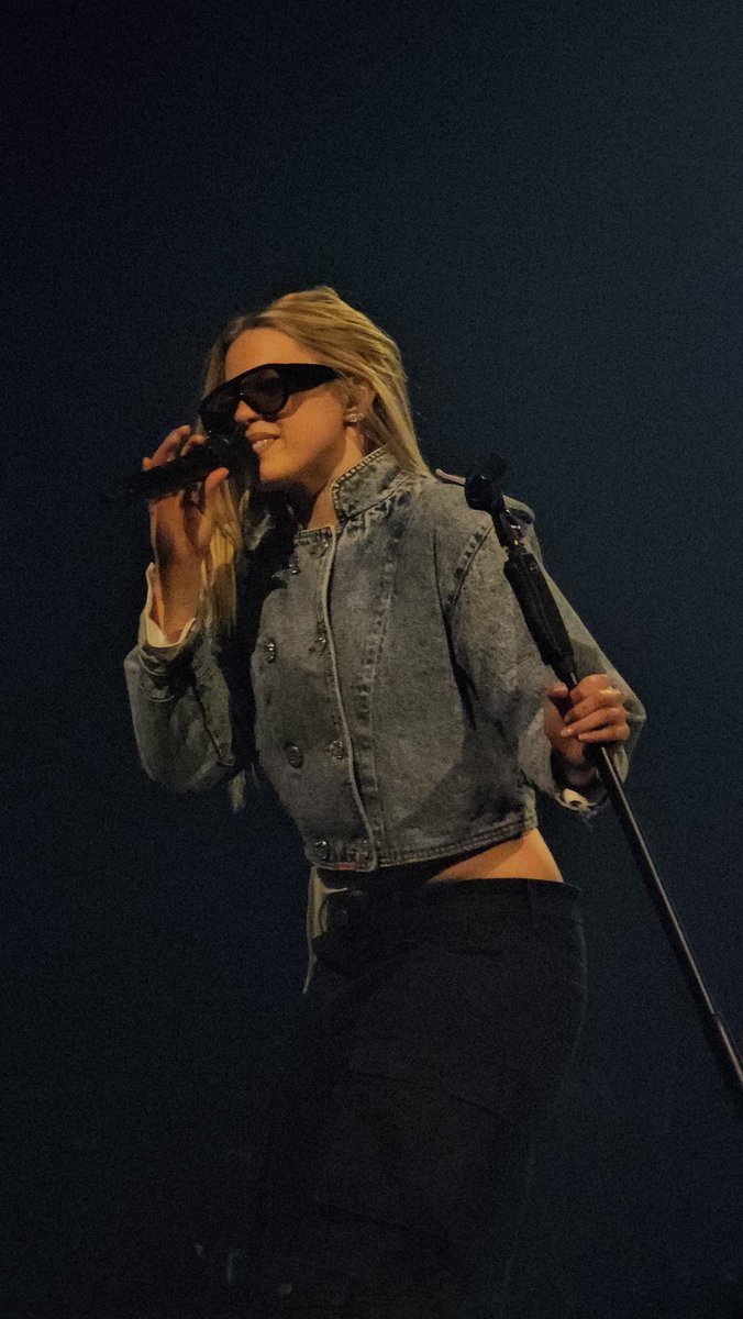 Christycrispy1's tweet photo. the Reneé Rapp concert in cologne was insane I need to process that omg😭❤️ https://t.co/LN5Egneg3W