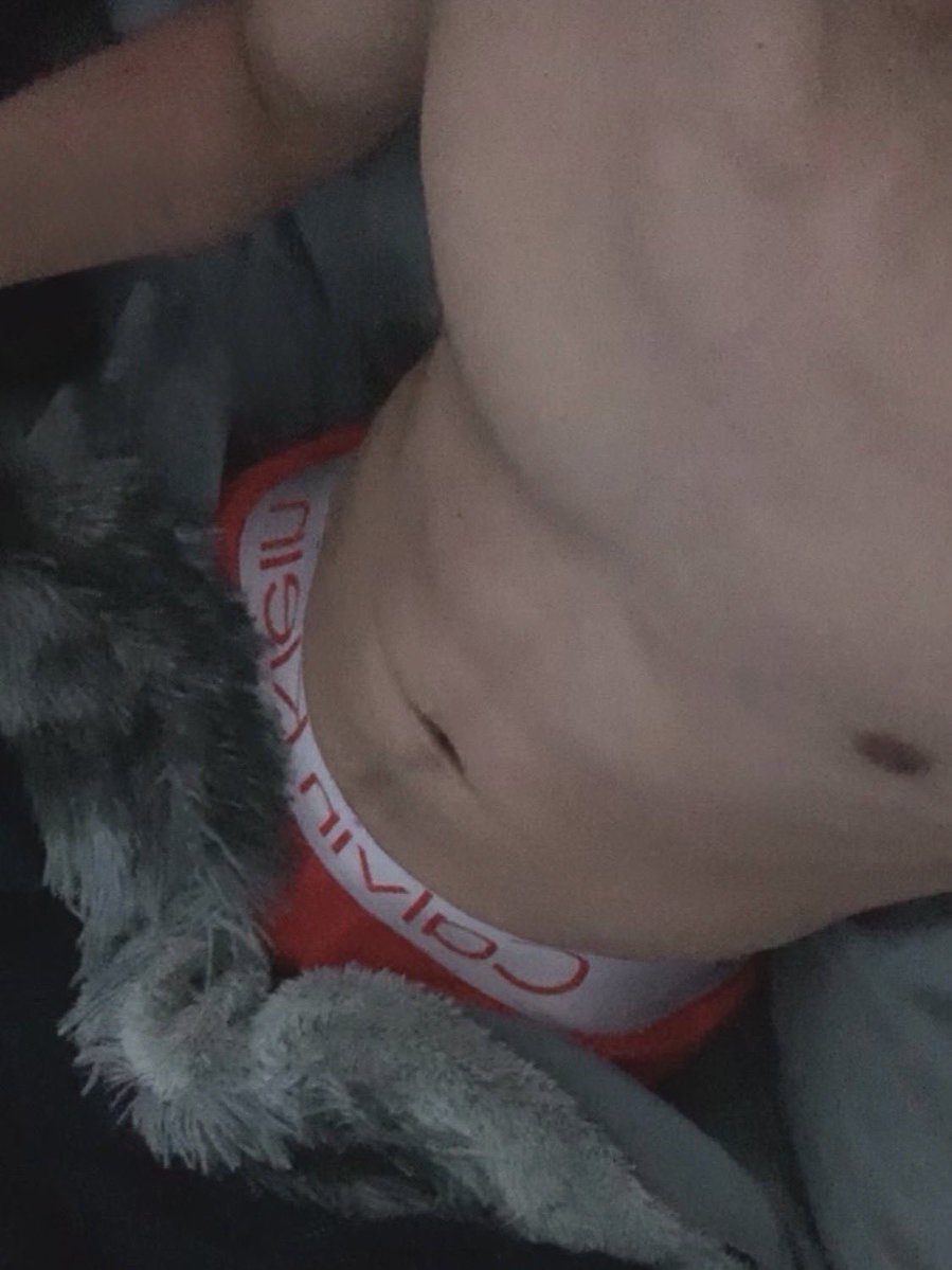 Recuerda que estás bajo mi control y haces lo que sea que te diga, puto #findom #feet #cashmaster #latindom #alpha