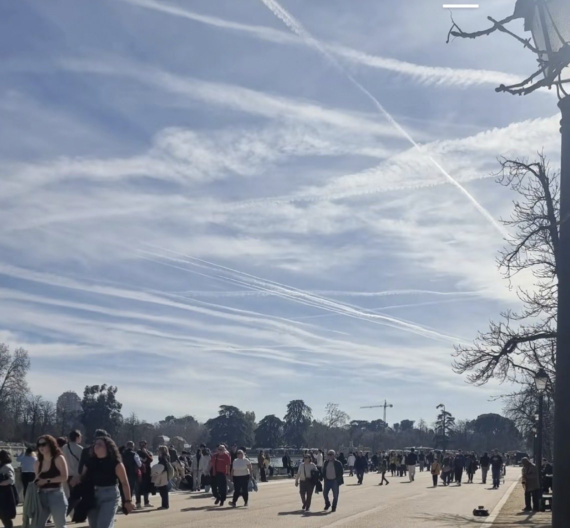 afrojoker1's tweet image. Esto también induce a las personas al suicidio. 
Crea depresión, conduce a la locura.

Arma de guerra silenciosa.