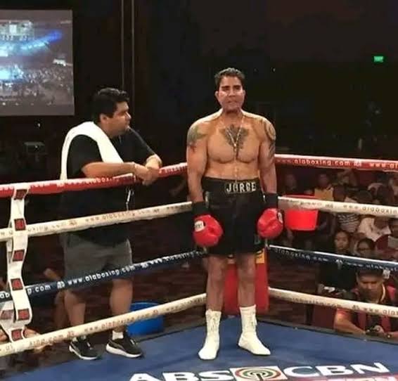 Ke__monito's tweet photo. El pendejo del Patron dejándonos en vergüenza al gremio como siempre #RingRoyale https://t.co/B8j7ree8RG