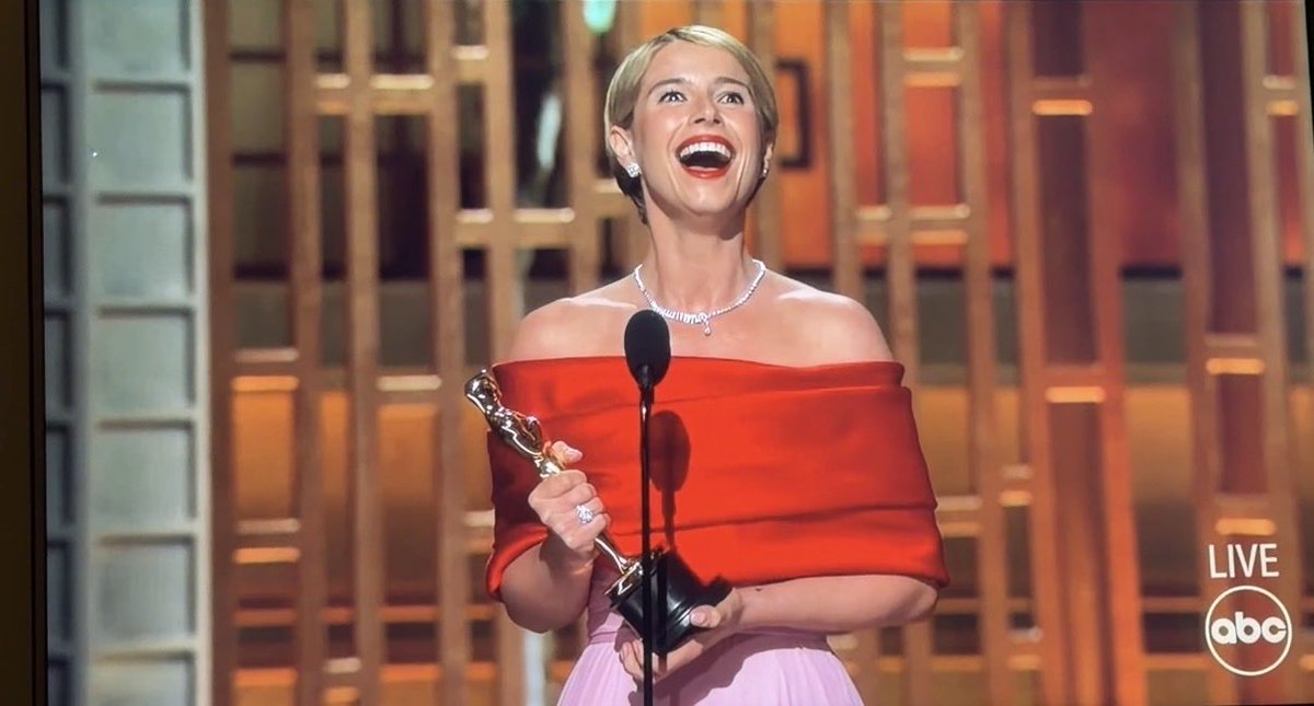 Lindsay Kusiak tweet media