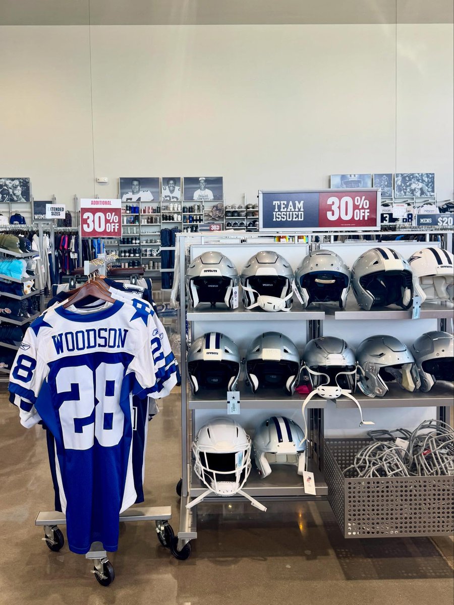 2min_store's tweet photo. これは夢の国すぎる

@CowboysProShop https://t.co/DqgYypgjSI