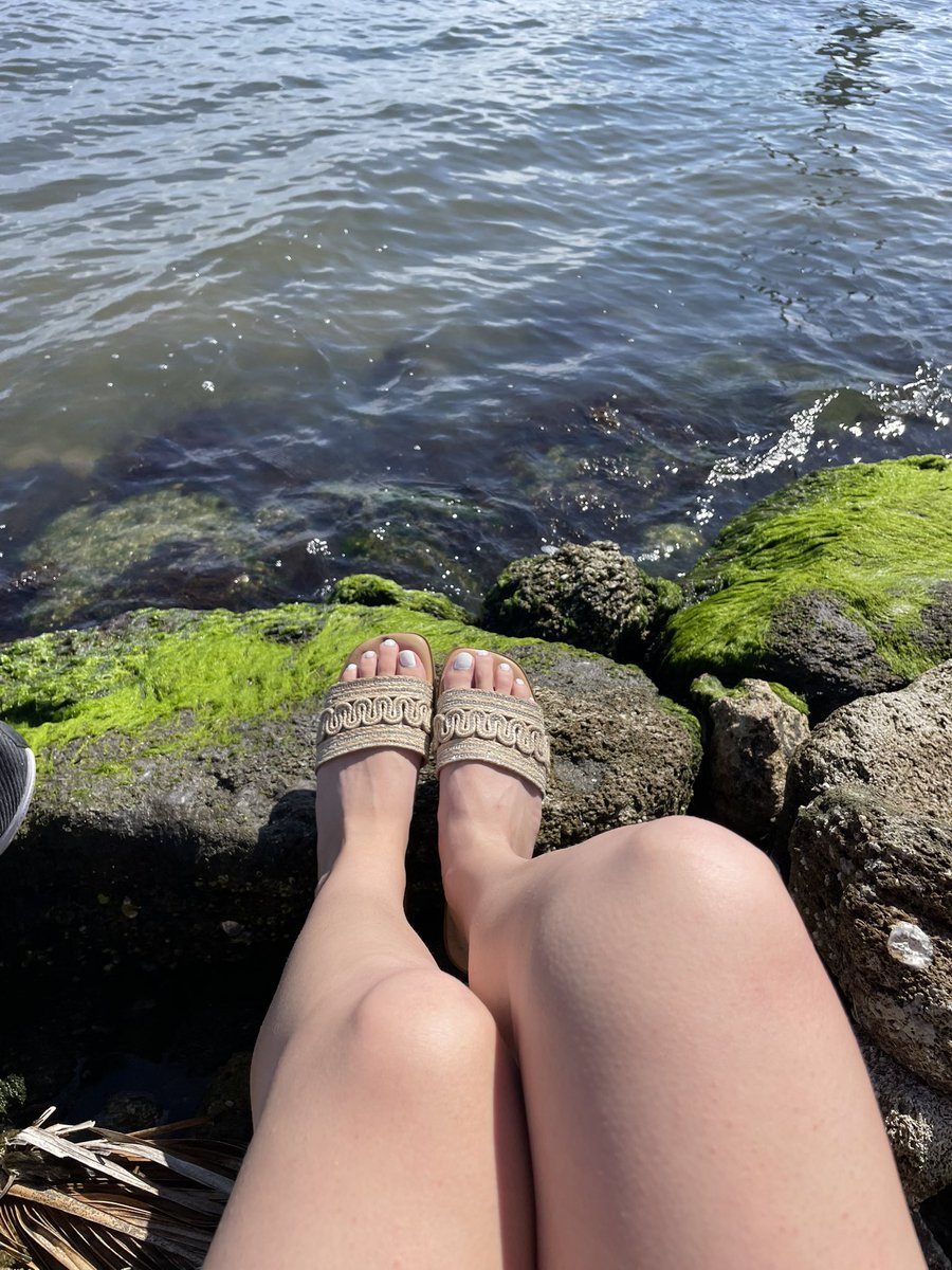Toes by the river ✨ 

#findom #femdom #feet #footfetısh #feetfetısh #feetworshi̇p #feetِ  #feettwt  #goddess #florida