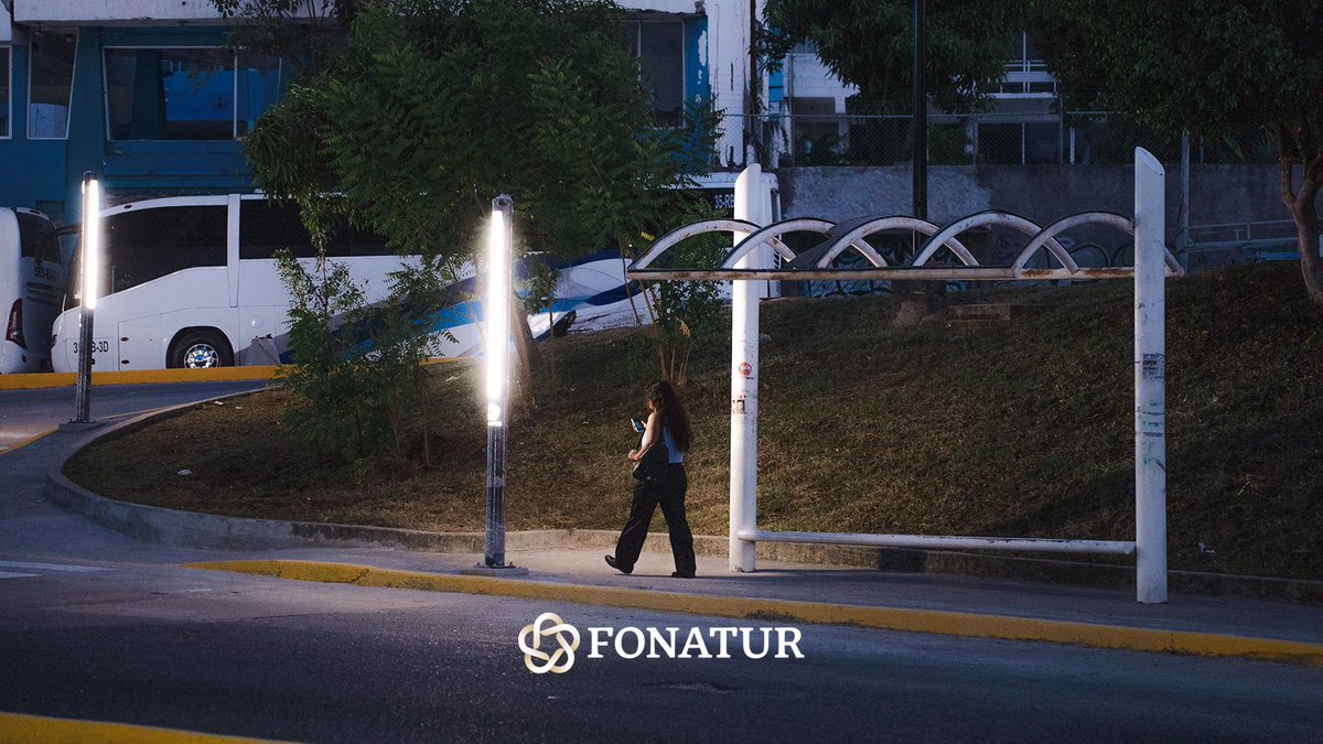 FonaturMX's tweet photo. Es un orgullo ver hecho realidad el Sendero “Camina Libre, Camina Segura” que inauguramos en Av. Universidad, en Acapulco. ✨

Hoy las mujeres y todos los acapulqueños pueden caminar por espacios más dignos y rehabilitados gracias al programa #AcapulcoSeTransformaContigo. https://t.co/50nyR7fw0o