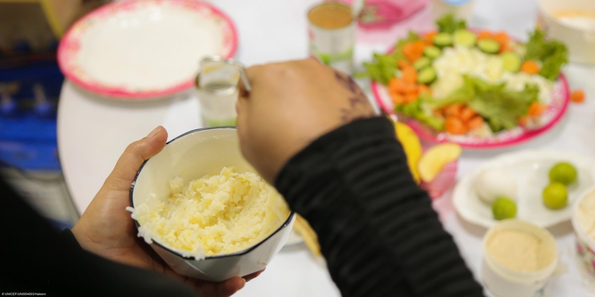 UNICEF_Yemen's tweet image. In partnership with #UNICEF, the Office of Health in Lahj trained community health workers on maternal &amp;amp; child nutrition, focusing on the first 1,000 days, advanced counseling, growth monitoring &amp;amp; exclusive breastfeeding, under the @KfW_FZ_int funded Preventive Nutrition project.