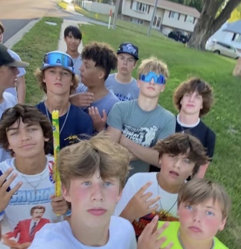 larsonleak tweet media