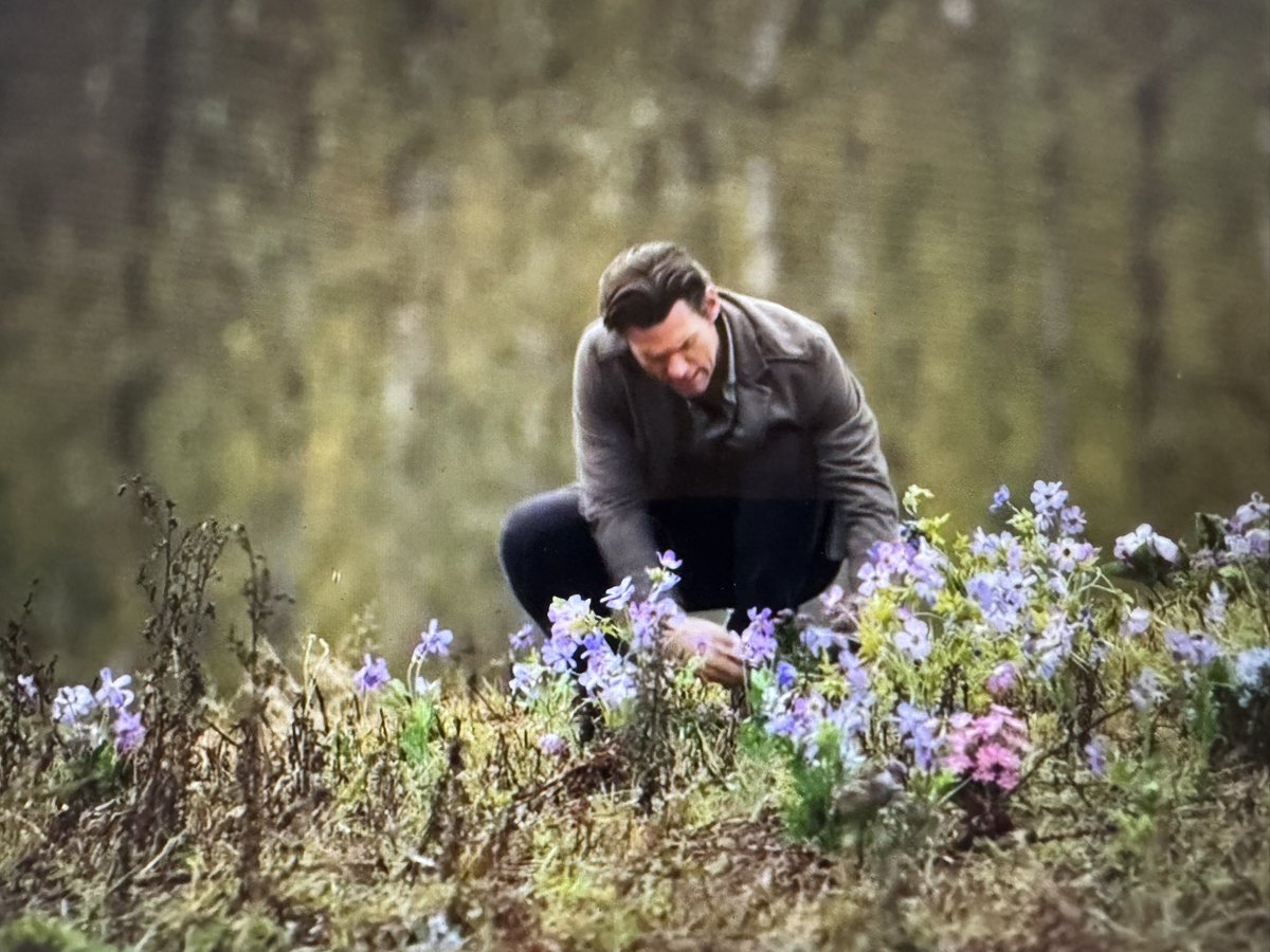 LillianR27's tweet image. This picture !!! Beautiful flowers for a beautiful couple ❤️#WCTH @hallmarkchannel @erinkrakow @kevin_mcGarry