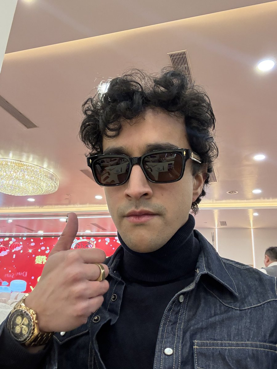 arregvy's tweet photo. In the Chinatown House of Joy dim sum restaurant Swagged out and Scared https://t.co/j8KEkEv1hs