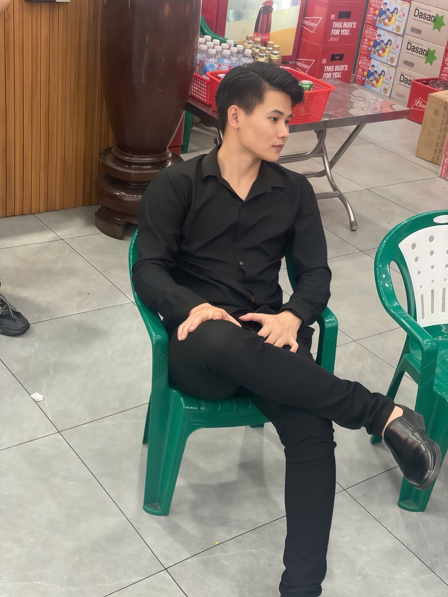 AnhWin4's tweet photo. Anh tới saigon roi nè em đâu https://t.co/fRXsRfkj2R