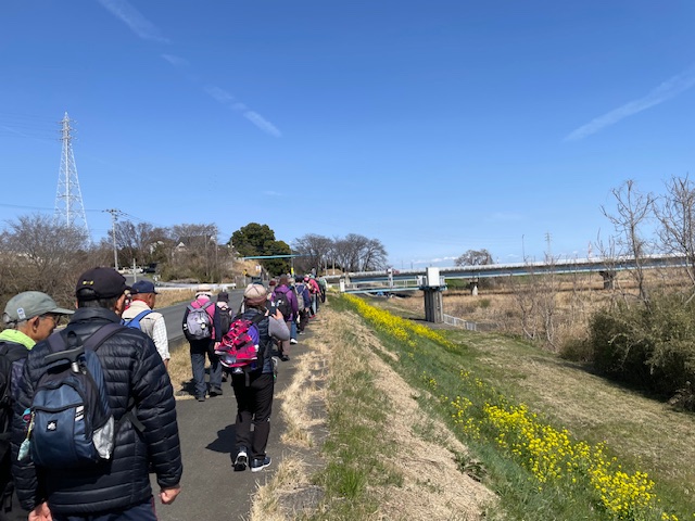 J3DM_walking's tweet photo. 【 一緒にあるこうかい！ 】   ３月１５日(日）#東松山歩こう会　と　＃埼玉県ウオーキング協会　の同時例会が開催され、１２０人が市内中通公園に集合。岩殿観音やピースミュージアム等を訪れ、早春を感じながら楽しく歩きました。
来月は２６日（日）開催です。ぜひ、ご参加ください。 https://t.co/GOax2Kr9Rn