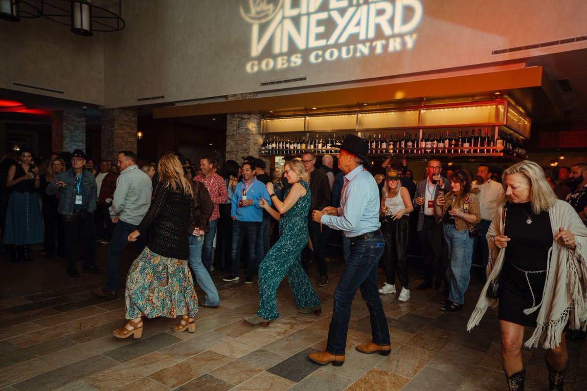 Live In The Vineyard Goes Country tweet media