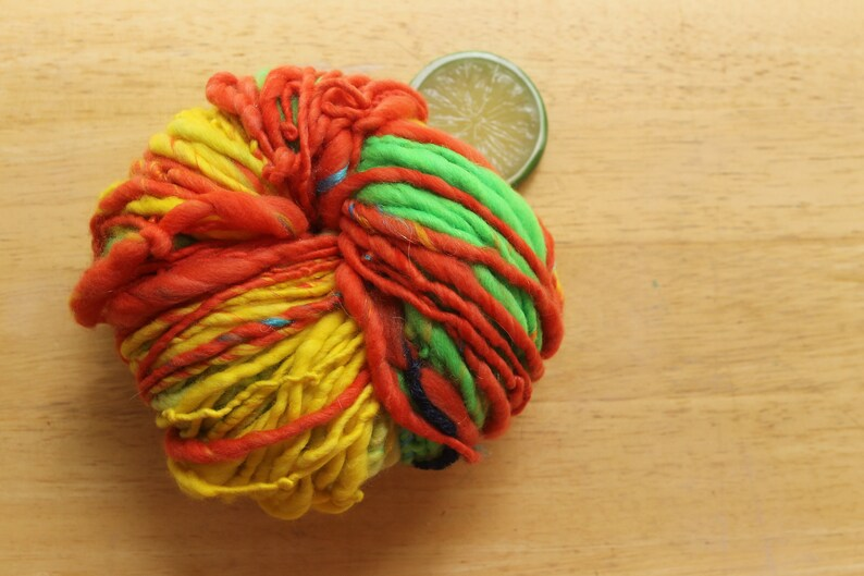thefinelime's tweet photo. Bold and BRIGHT #merinowool and silk with sparkles, #Handspun with lots of texture! https://t.co/42WzyUa4O9 via @Etsy https://t.co/v2qqZLQ849