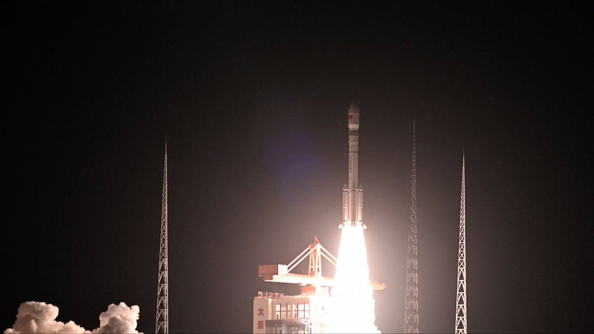 wulei2020's tweet photo. A modified #LongMarch6 carrier rocket carrying the #Yaogan50 02 satellite blasted off from the #Taiyuan Satellite Launch Center in north China's Shanxi Province on March 15. The satellite will be mainly used for land survey, crop yield estimation & disaster prevention and relief. https://t.co/ze9JSabP1W