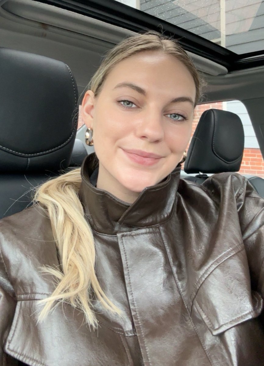 Anna Lulis tweet media