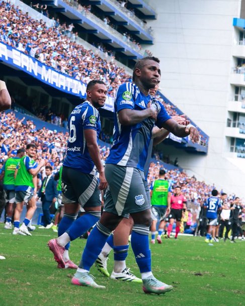 Si Miller opina, yo estoy de acuerdo.
Si Miller habla, yo escucho.
Si Miller falla, yo apoyo.
Si Miller tiene 100 haters, yo soy su defensor.
Si Miller tiene un fan, ese soy yo.
Si Miller no tiene ningún fan, es porque yo ya no estoy en este mundo.