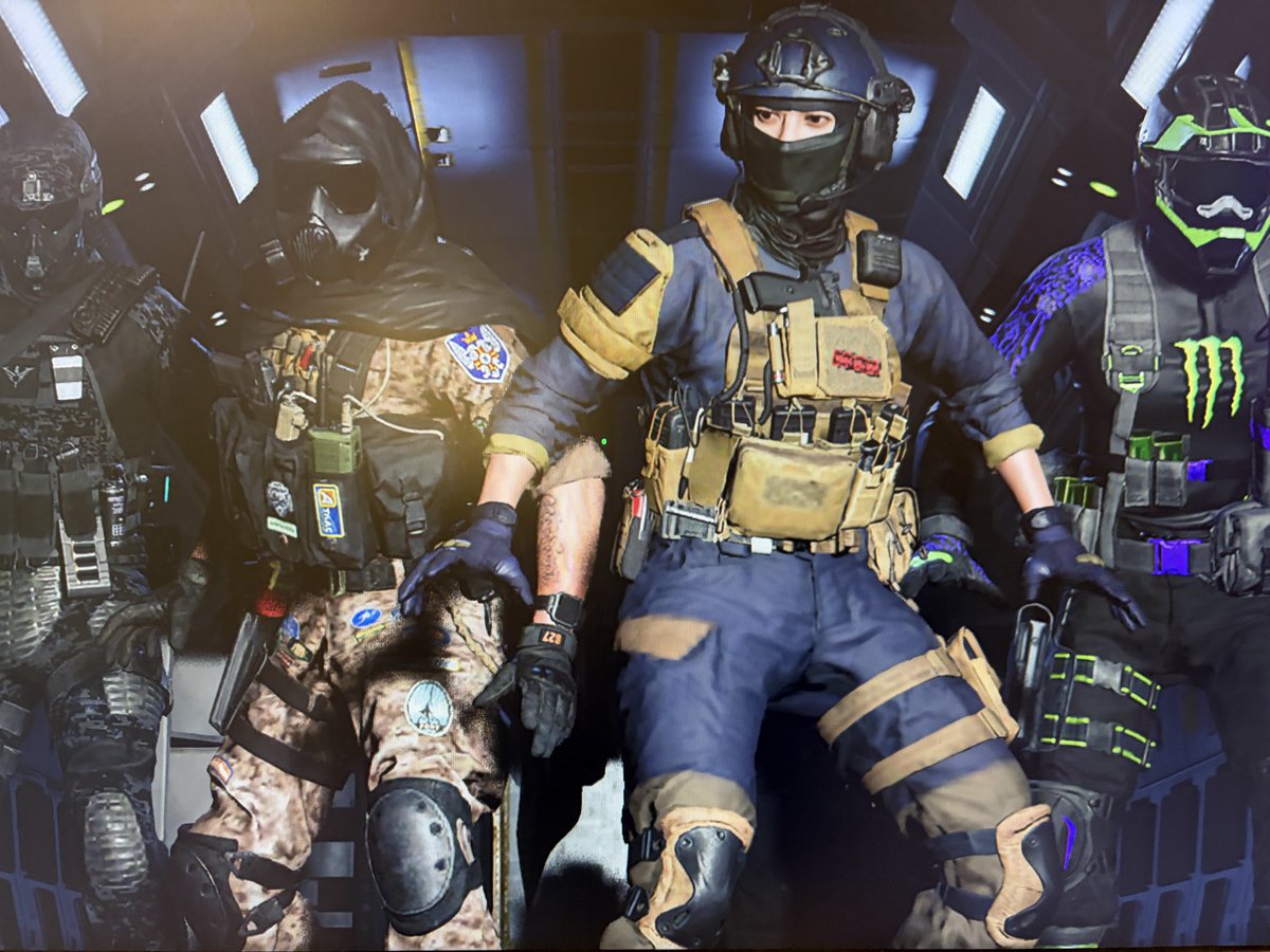 LiA09_PS's tweet photo. なんかいっつも猛者みたいな
スキンまみれの中に一人新兵まじってる🙈
まだゲーム自体理解してないけど
音とか昔のまんまでテンション上がるし
なんか知らんけど楽しい！！

早く慣れてちゃんとプレイできるようにしたいぞ、配信もしたいぞ、一緒に遊んでくれる人募集してます🏃‍➡️ https://t.co/DkHLaZGmkM