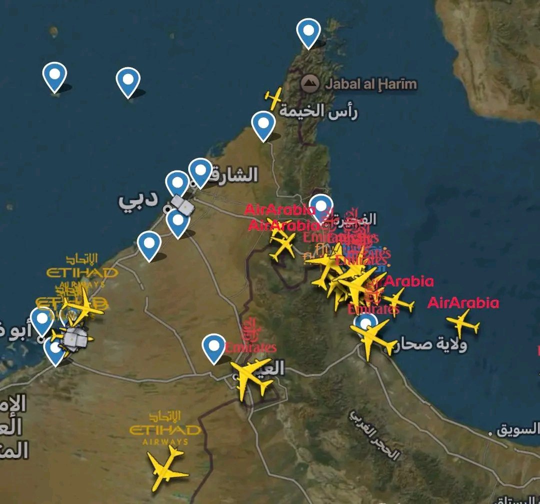 عاجل: تعرض مطار #دبي لقصف جوي والطائرات الإماراتية عالقة في الأجواء.

مكتب #دبي الإعلامي: الجهات المختصة تتعامل حالياً مع حادث في محيط مطار دبي الدولي نتيجة استهداف بطائرة مسيرة، ونتج عنه حريق حيث باشرت الفرق المعنية اتخاذ الإجراءات اللازمة وفق أعلى معايير السلامة المعتمدة.