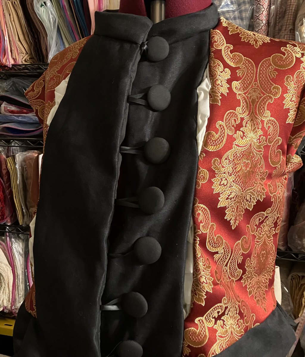 DivineCDesigns's tweet photo. Current #renfaire #wip. I realized I didn’t have many guy outfits done so I started on one. This one has brocade, suede, and cotton. https://t.co/jIsQPRlxxD
